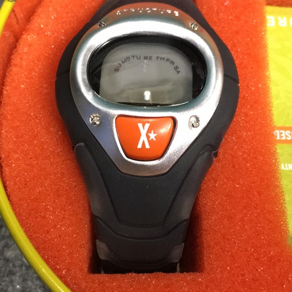 Structure brand surf gear watch needs battery - Picture 5 of 7